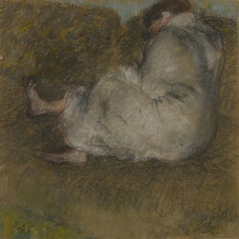 Femme Assise Sur Un Divan