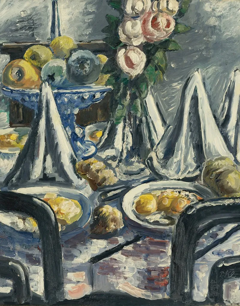 Gedeckter Tisch Mit Servietten Und Rosen Table Set With Napkins And Roses