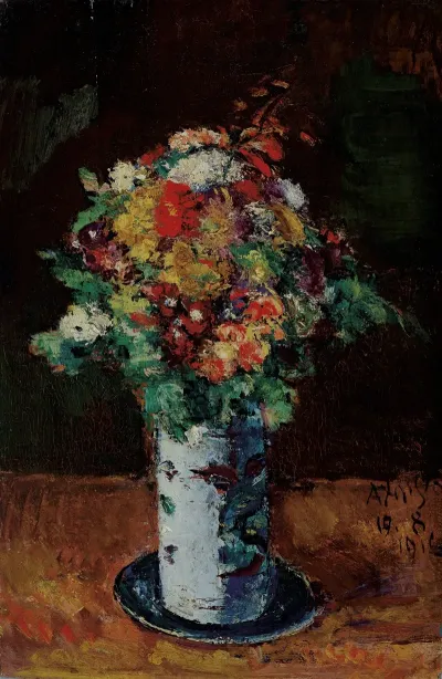 Blumenstraus In Walzenkrug Auf Teller