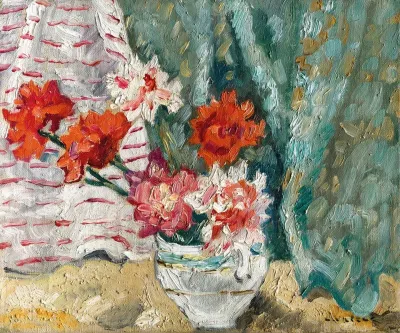 Bouquet Devant Une Tenture Verte