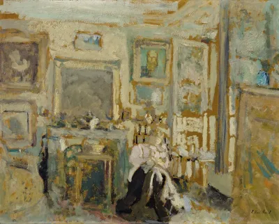 Femme Assise Dans Un Interieur Clair