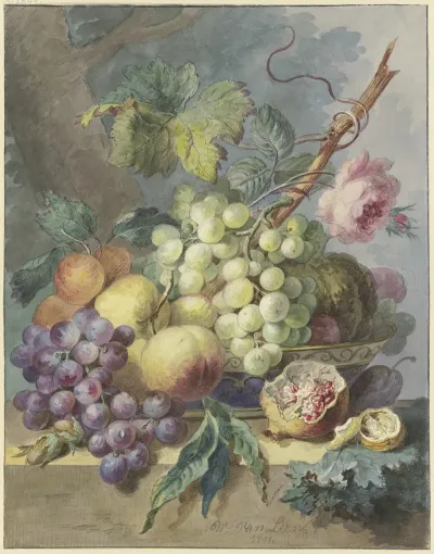 Fruchtstuck Mit Trauben Pfirsichen Usw Dabei Eine Rose