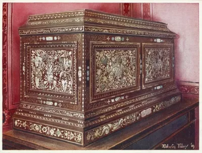 Inlaid Jewel Casket Of Walnut Wood Panelled Front Sides And Top