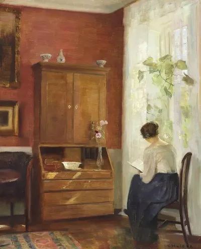 Interior Med Laesende Kvinde Ved Vinduet