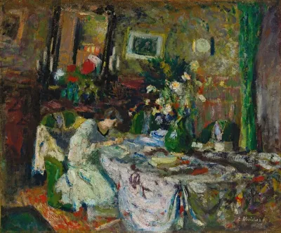 Marcelle Aron Dans La Salle A Manger Au Chateau Rouge