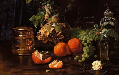 Opstilling Med Appelsiner Druer Blomster Og Forskellige Krukker