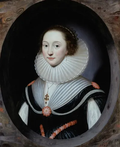 Portrait Dune Femme Portant Une Fraise Et Une Robe Noire