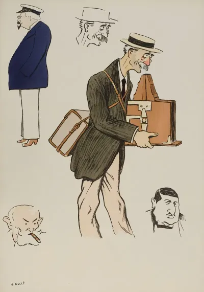 Quatre Personnages Masculins Non Identifies Dont Un Portant Un Appareil Photo