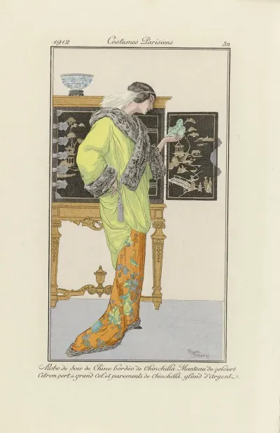 Robe De Soie De Chine Bordee De Chinchilla
