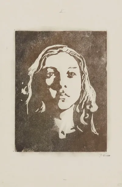 Tete De Jeune Femme De Face