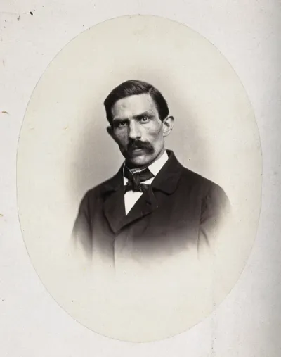 A man, head and shoulders