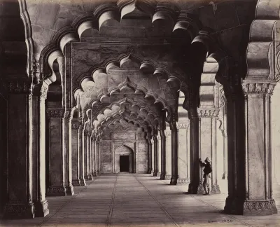 Agra. The Motee Hasjid in Pearl Mosque. View of the Entire Aisle