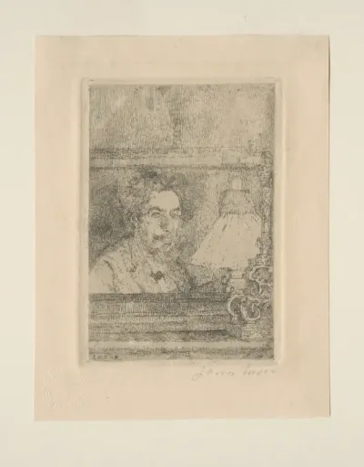 Autoportrait auprès d'une lampe