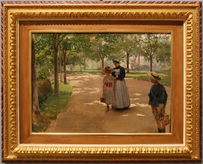 Avenue with figures