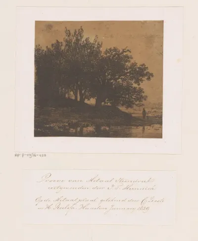 Avondlandschap met wandelaar