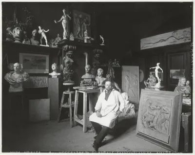 Beeldhouwer Abraham Hesselink in zijn atelier, Plantage Franselaan 25, Amsterdam