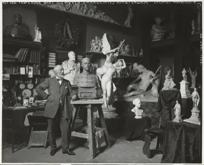 Beeldhouwer Bart van Hove in zijn atelier aan de Tweede Constantijn Huygensstraat 81 in Amsterdam
