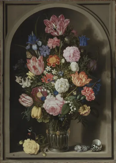 Blomsterbuket i en stenniche