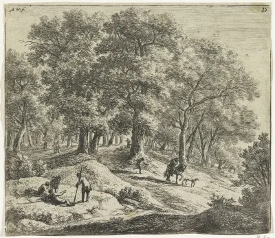 Bosgezicht met rustende wandelaars en een jager