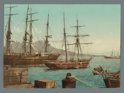 Boten in de haven van Napels, Italië