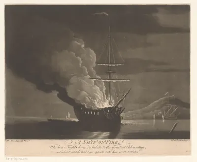 Brandend schip op een kalme zee