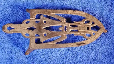 Bügeleisenuntersetzer im Stil des Art Deco
