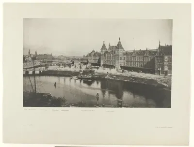 Centraal Station, gezien vanaf de Sint-Nicolaaskerk, Amsterdam