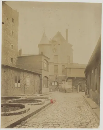 [Château de la Reine Blanche, 17 Rue des Gobelins]