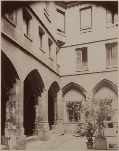 Cloister of the Billettes, 24 rue des Archives
