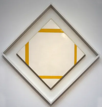 Composition with yellow lines