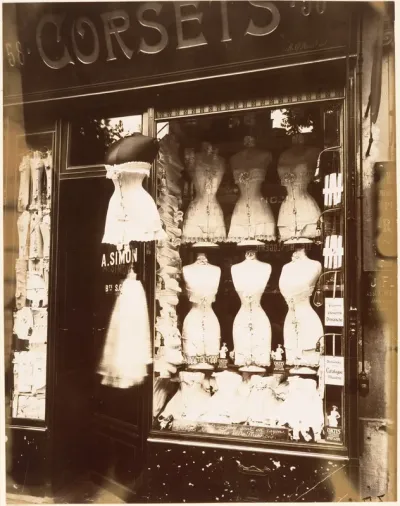 Corsets. Boulevard de Strasbourg