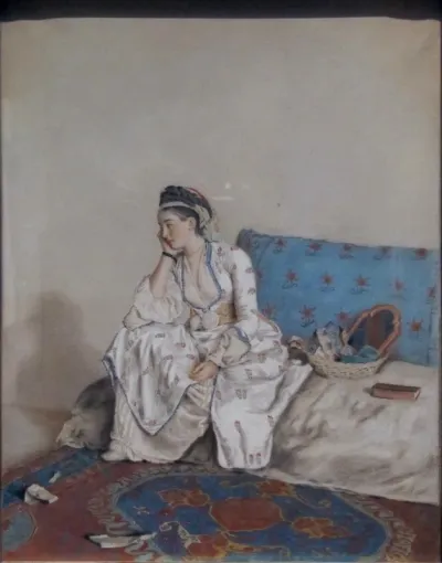 Dame pensive sur un sofa