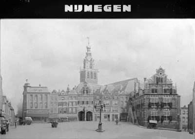De westwand met op de achtergrond de St.Stevenskerk; een aquarel van..............?