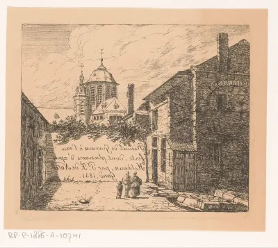 Drie figuren op een binnenplaats bij een muur waarachter de Hanswijkkerk