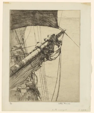 Drie mannen leunen over een hoge balk met zeil op een schip