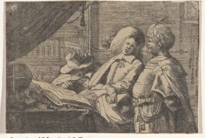 Drie mannen rond een boek in een kantoor