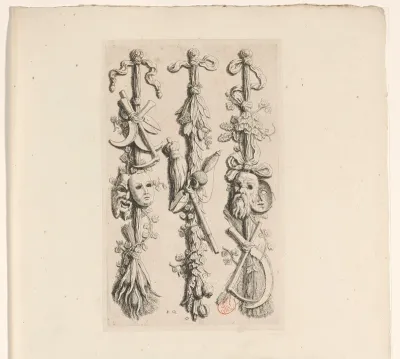 Drie pilasterfestoenen in de noordelijke galerij van het Stadhuis op de Dam