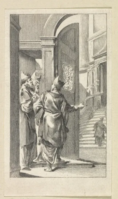 Drie priesters bij portaal van heiligdom