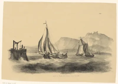 Drie zeilboten op het water bij een haven