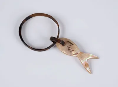 Earring consisting of rings of shell, tortoise and a pendant of mother of pearl