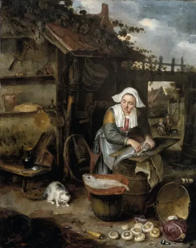 Een huisvrouw op een binnenplaatsje bij het schoonmaken van vis