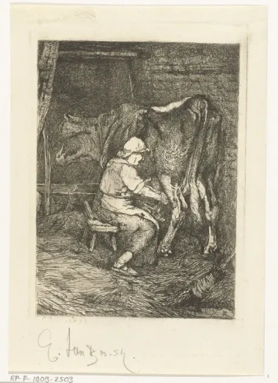 Een koe wordt in de stal gemolken