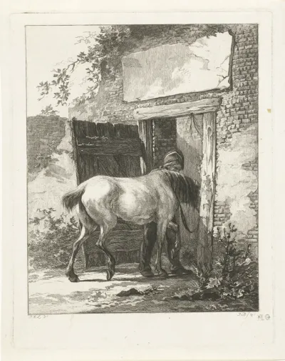 Een staljongen brengt een paard op stal