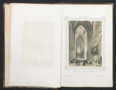 Een zijbeuk van de kathedraal van Antwerpen