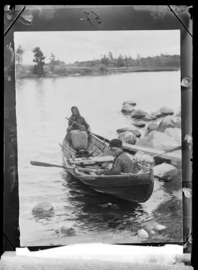 Eero Järnefelt: "Savolaisvene/Kotirantaan marjamatkalta" vuodelta 1888