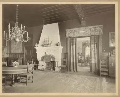 Eetkamer met aangrenzende woonkamer