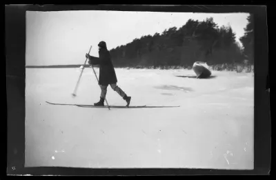 Eino Antti Seppä hiihtämässä