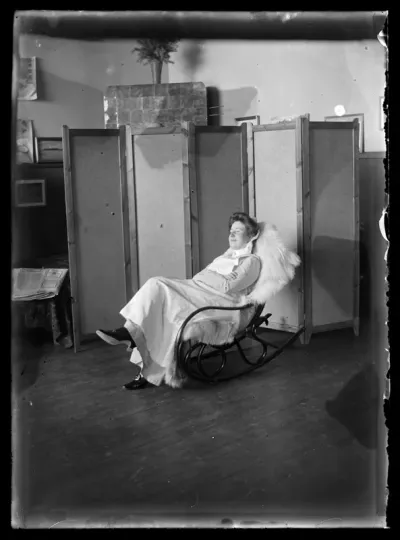 Elsa Simberg Luotsikadun ateljeessa