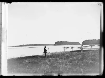 Emil Andersin (vas.) ja Wolter Simberg Loirin niityllä