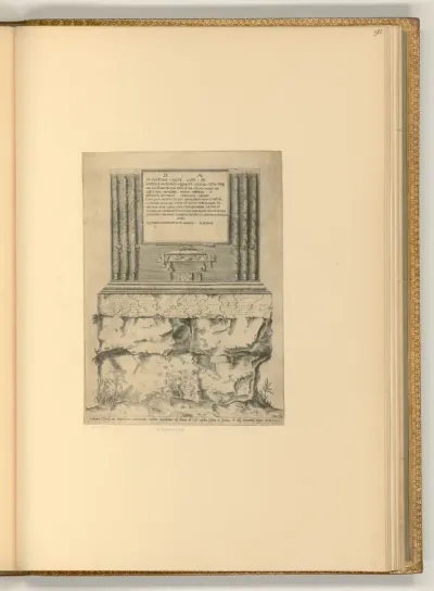 Felspodest mit Titelinschrift